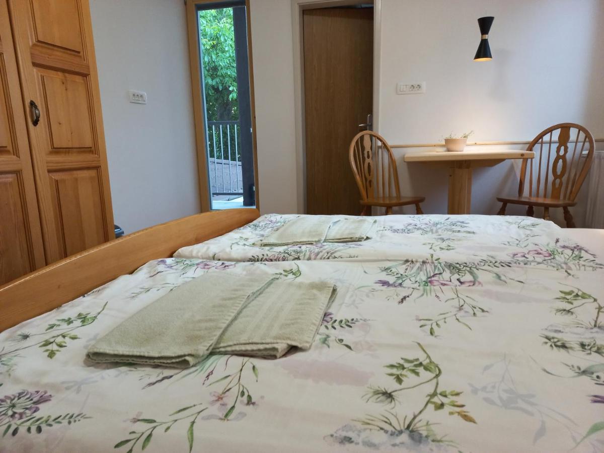 Sobe Levc Bed & Breakfast มอเซียร์เย ภายนอก รูปภาพ